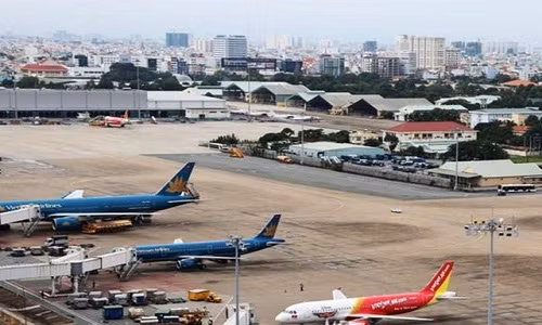 Ve may bay bat ngo "thoi gia", khach choang, dai ly keu