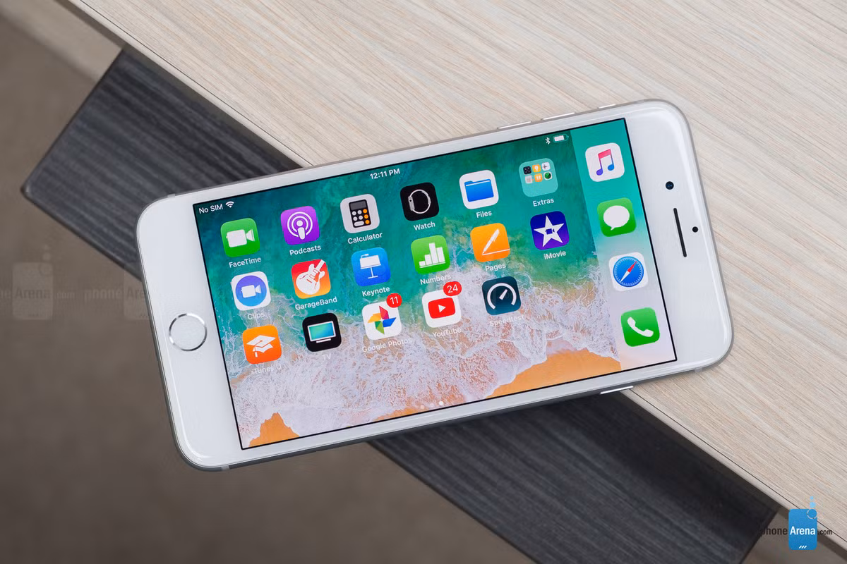 Màn hình 5,5 inch khiến iPhone 8 Plus không khác gì so với iPhone 6 Plus (2014), iPhone 6s Plus (2015) và iPhone 7 Plus (2016). Ảnh: Phone Arena.