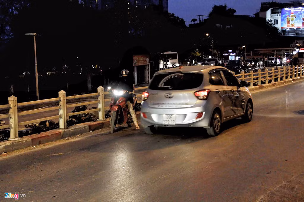 Các tài xế ôtô thường xuyên "giật mình" bởi các phương tiện đi "nhầm đường"