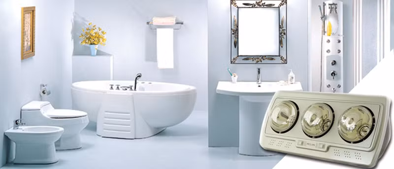 Với trẻ nhỏ, bật đèn sưởi và tắm cho tối đa 20 phút. Đèn sưởi nhà tắm chiếu tia hồng ngoại, nếu dùng trong thời gian ngắn thì không gây hại cho da. Ảnh: Muachungtb.