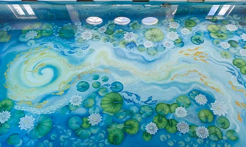 Đây là một hồ bơi hiện đại, theo phong cách nghệ thuật ao sen dân dã.