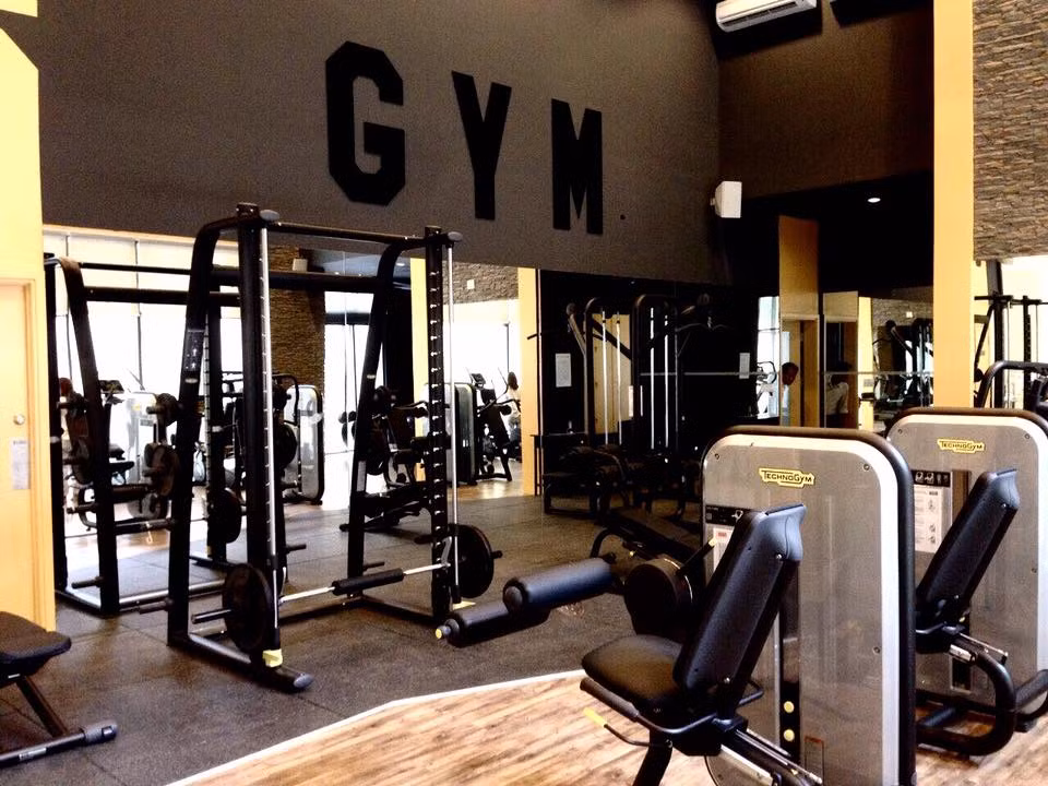 Khu chung cư căn hộ của Hoàng My tọa lạc là chung cư cao cấp, có phòng gym hiện đại.