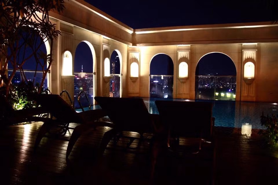 Bể bơi để người dân có thể thư giãn.