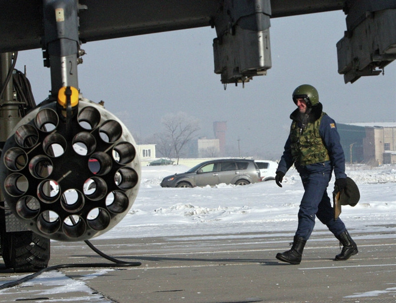 Thông tin này được trang We Are The Mighty của Mỹ đưa ra khi so sánh sức mạnh giữa 2 dòng trực thăng tấn công hàng đầu của nước này với sản phẩm cùng phân khúc của Nga. Báo Mỹ cho rằng, AH-64 Apache từng là trực thăng tấn công hàng đầu thế giới nhưng đang bị trực thăng Ka-52 của Nga soán ngôi.