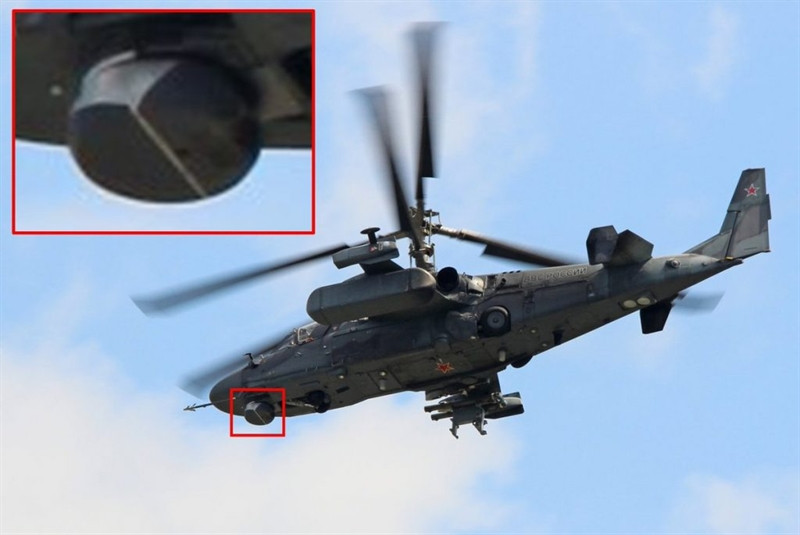 Ngoài ra, Ka-52 có một lợi thế quan trọng hơn hẳn AH-64, đó là khả năng phóng tên lửa diệt hạm Kh-35. Tên lửa Hellfire cũng có thể sử dụng tấn công các mục tiêu mặt nước, nhưng Hellfire chỉ có thể tiêu diệt những tàu đổ bộ cỡ nhỏ, xuồng tuần tra trong khi đó, Ka-52 có thể diệt được những con tàu hàng ngàn tấn chỉ với 1 phát bắn.