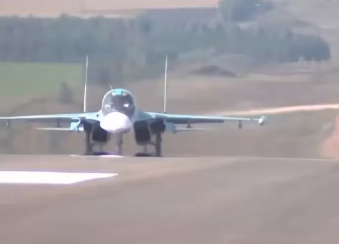 Ngoài vai trò chủ yếu tấn công mục tiêu mặt đất thì dòng chiến đấu cơ này theo quảng bá của Nga là nó còn có khả năng đối không cực mạnh mẽ.