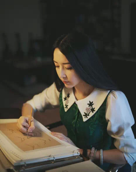 Trải qua một thời gian khá dài, Lý Hiểu Lâm nhận thấy niềm đam mê hội họa của mình vẫn còn rất cháy bỏng, khiến cô không thể chịu đựng được, mất hết hứng thú với công việc văn phòng. Sau đó cô gái trẻ quyết định bỏ việc và về mở phòng tranh riêng.