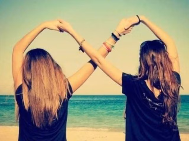 Bạn thân cũng là người mà với bạn đã chẳng có một khoảng cách nào cả. Bạn sẽ không phải nghe những câu chuyện kiểu rập khuôn mà từ lâu bạn đã nắm rõ trình tự các câu nói... nhạt nhẽo và chán ốm khi đi với người yêu.