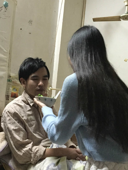 Quen tren mang 3 ngay, gai xinh quyet lay chang khuyet tat-Hinh-6