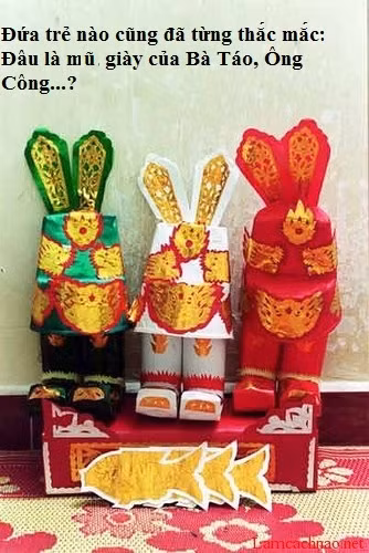 Dân mạng còn chế ảnh lục tìm về tuổi thơ trong ngày tiễn ông Táo về trời. Chắc chắn đứa trẻ nào cũng từng nhìn vào bộ đồ lễ ông Công ông Táo và hỏi mẹ đâu là mũ, giày của ông Táo, bà Táo và tại sao họ lại có tên như vậy.