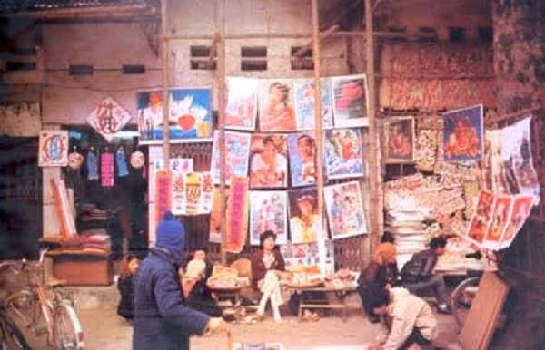 Những món đồ bây giờ đã là "cổ lỗ", đáng bị ném vào sọt rác vào những ngày Tết xưa nó lại là những vật trang trí mà người người phải xếp hàng mới mua được.