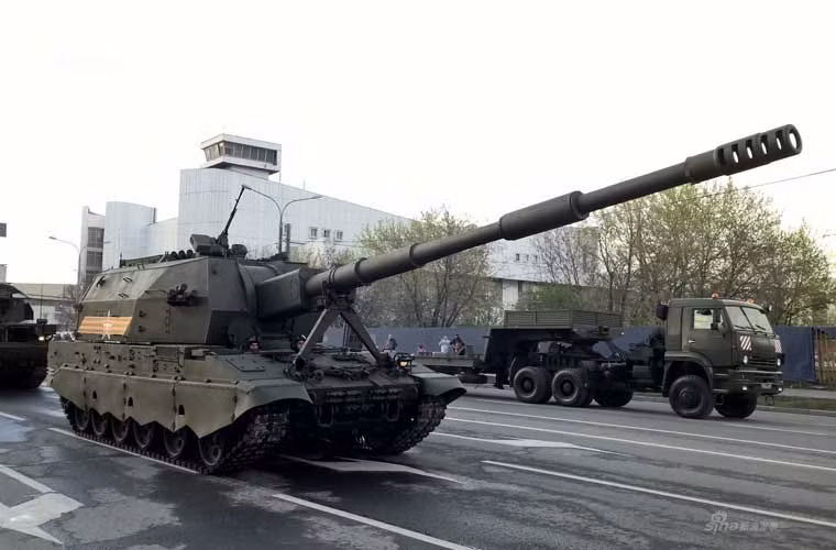 Theo đó, 2S35 Koalitsiya-SV dùng pháo 2A88 cỡ 152mm kiểu mới cùng tháp pháo có nhiều điểm khác biệt.