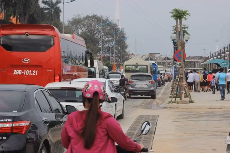 Hiện tượng tắc đường cục bộ xảy ra ở một số nơi.