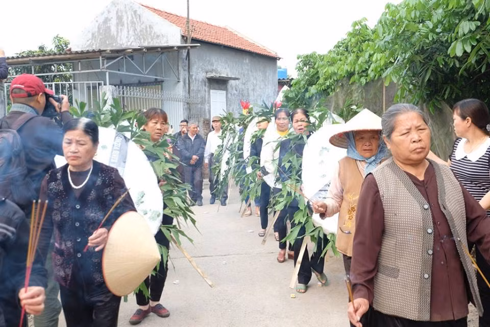 Có mặt tại buổi lễ cầu siêu cho bé gái người Việt bị sát hại tại Nhật Bản, Thị trưởng thành phố Matsudo, ông Hongo Kenji Tani bày tỏ quyết tâm ngăn chặn sự việc tương tự tái diễn và đảm bảo các học sinh đến trường an toàn trong tháng tới. Nhiều người bàng hoàng trước vụ sát hại này, vì nước Nhật từ trước tới nay vẫn nổi tiếng là an toàn. Ai nấy đều mong muốn nhà chức trách bắt được hung thủ càng sớm càng tốt. Cảnh sát thành phố Abiko, tỉnh Chiba cam kết sẽ khẩn trương điều tra và thông báo sớm về thủ phạm sát hại bé L.