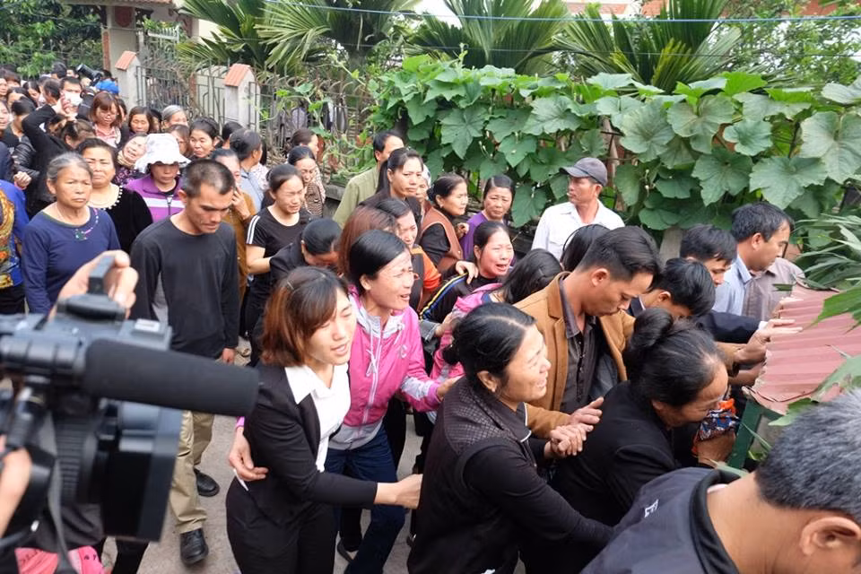 Trước đó, thông tin về vụ án mạng trên gây chấn động dư luận Nhật Bản. Trước khi đưa thi thể bé L. về quê an táng, tối 31/3, khoảng 500 người đã tham gia lễ lễ cầu siêu cho bé L. tại nhà tang lễ thành phố Matsudo, tỉnh Chiba (Nhật Bản).