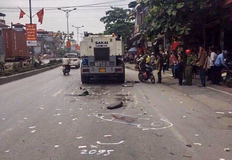 Me tu vong, con nguy kich khi xe may va xe chuyen dung-Hinh-2