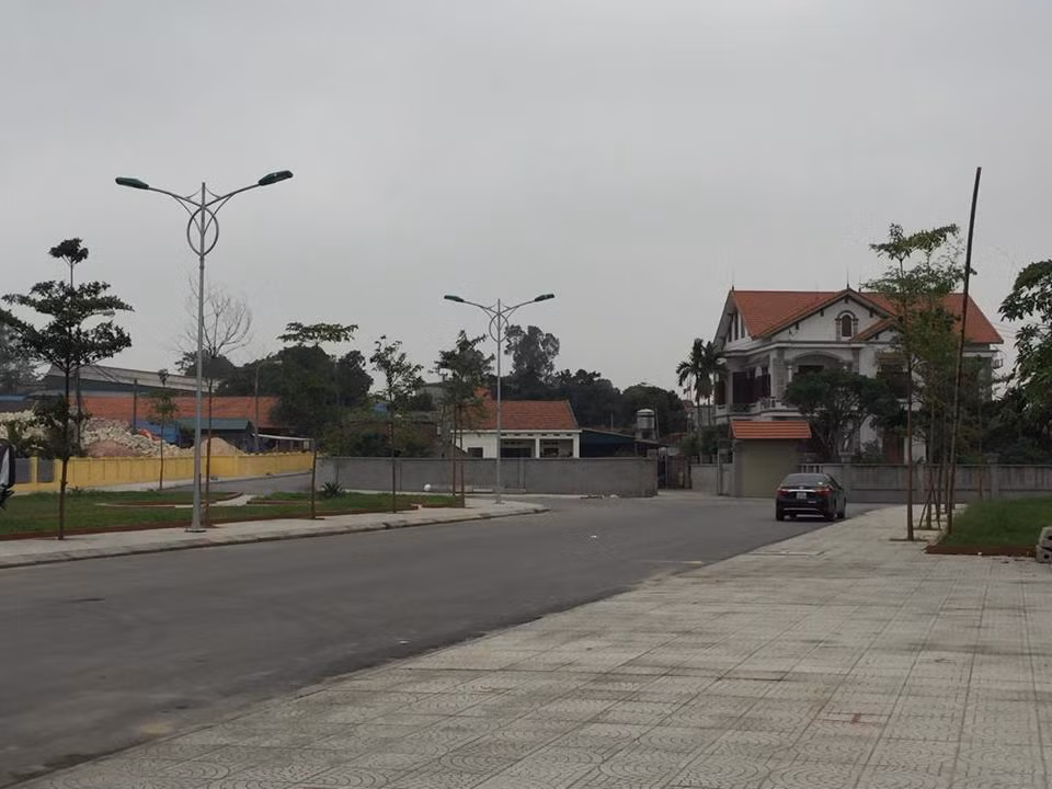 Đoạn đường khá khang trang, sạch đẹp, thoáng đãng.