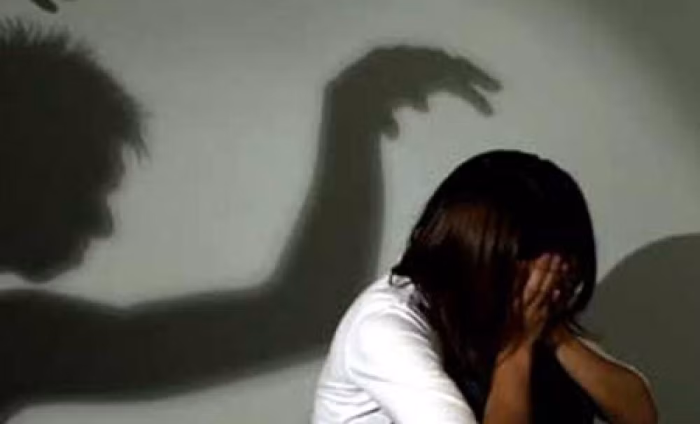 Bat khan cap doi tuong hiep dam be 5 tuoi tren doi o Son La