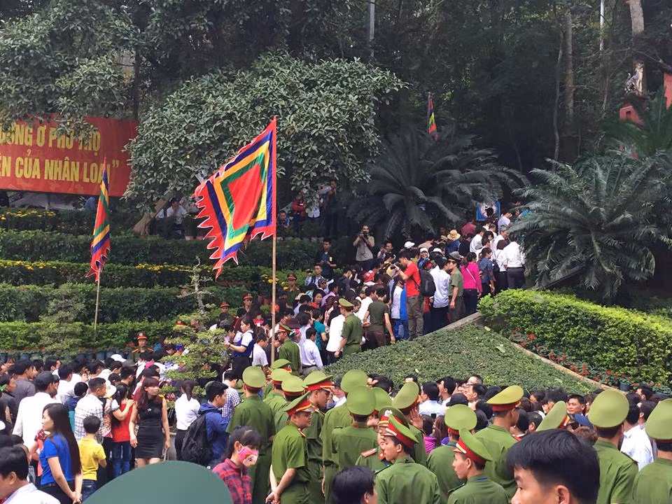 Không còn tình trạng xô đẩy.