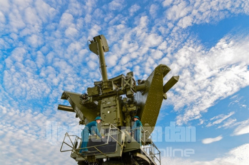 Bảo quản vũ khí, khí tài và đạn sau huấn luyện.