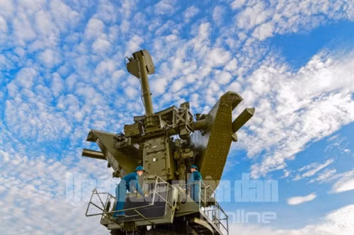 Bảo quản vũ khí, khí tài và đạn sau huấn luyện.