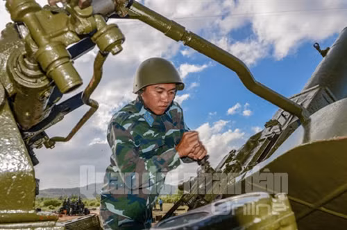 Các pháo thủ luôn tập trung cao độ để hoàn thành tốt nhiệm vụ.