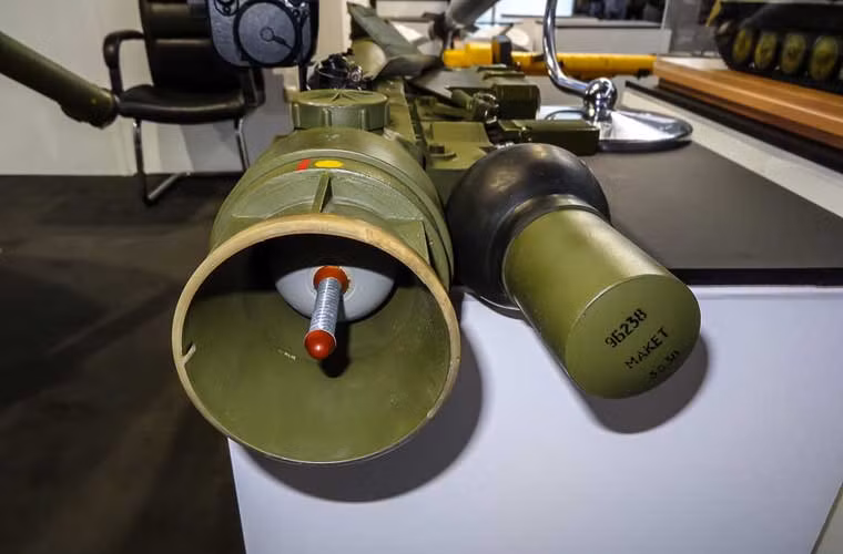 Đạn 9M342 được đặt trong ống phóng 9P522.