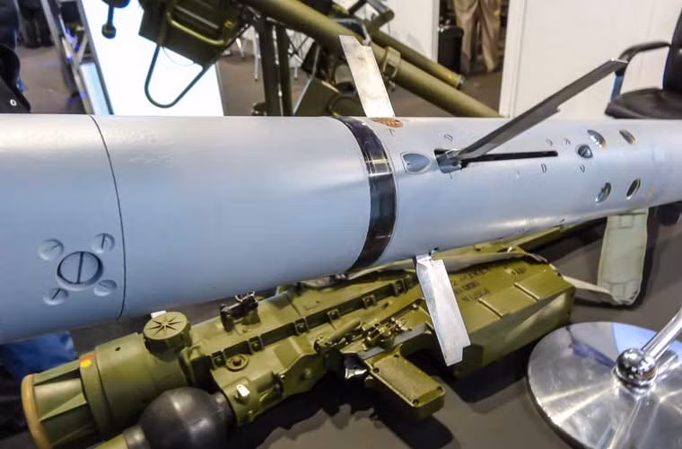 Hệ thống tên lửa phòng không vác vai Igla-S được thiết kế sử dụng để chống lại các mục tiêu nhìn thấy được, trong tầm mắt như máy bay chiến thuật, trực thăng, UAV, tên lửa hành trình. Igla-S được đánh giá là đạt hiệu quả cao và tăng phạm vi chống mục tiêu cỡ nhỏ như tên lửa hành trình và phương tiện bay không người lái. Nó cũng có thể tác chiến trong điều kiện ban đêm.