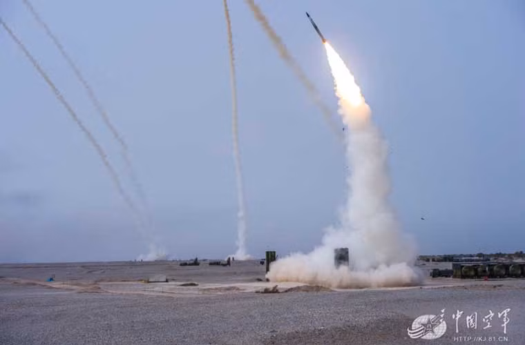 Theo báo chí Trung Quốc, cuộc tập trận bắn tên lửa phòng không S-300PMU2 lần này nhằm mục đích nâng cao toàn diện khả năng chống nhiễu, cơ động, phối hợp trong môi trường gây nhiễu điện tử mạnh.