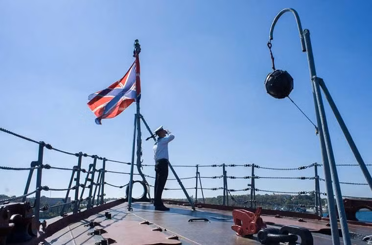 Kerch được chế tạo tại nhà máy đóng tàu 61 Kommunara ở Nikolayev, Ukraine từ năm 1971, chính thức hạ thủy tháng 7/1972, biên chế tháng 12/1974. Sau một vụ hỏa hoạn lớn vào tháng 11/2014, đã có tin là con tàu sẽ bị phá dỡ. Dẫu vậy, cho tới nay dường như điều đó đã không xảy ra, Kerch đã được sửa chữa và tiếp tục phục vụ trong thành phần Hạm đội Biển Đen, Hải quân Nga.