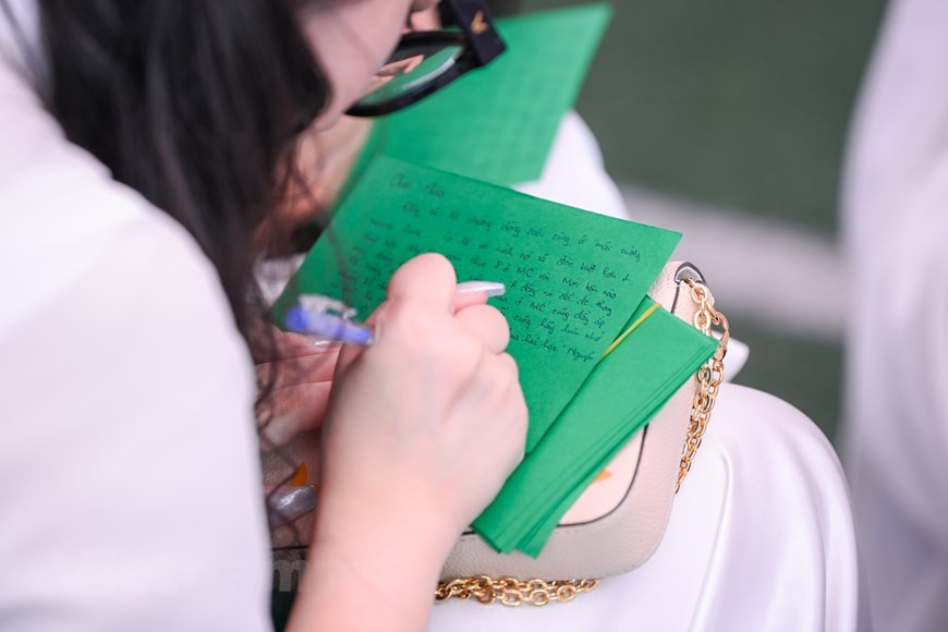 Lễ bế giảng - ngày cuối cùng của đời học sinh luôn là một kỷ niệm đáng nhớ. Ba năm học dưới mái trường cùng bao kỷ niệm sẽ dần trở thành ký ức.