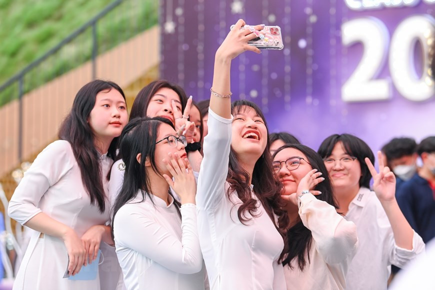 Cũng vì thế, ngày chia tay hôm nay với mỗi học sinh cuối cấp đều đan xen thật nhiều cảm xúc.