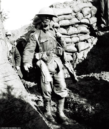 Do trận đánh Somme là một trong những cuộc chiến đẫm máu nhất trong lịch sử nhân loại nên ngay ngày đầu tiên của cuộc chiến đã chứng kiến thương vong, mất mát lớn.