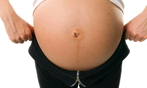 Da bụng chảy xệ là nỗi ám ảnh của nhiều sản phụ. Ảnh: Scarymommy.