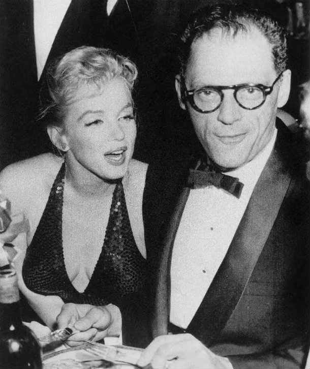 Marilyn Monroe từng có thai 2 lần khi nên duyên vợ chồng với Arthur Miller vào tháng 7/1957 và tháng 11/1958. Tuy nhiên, cả hai lần cô đều bị sảy thai.