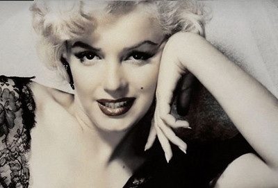 Khi còn nhỏ, Marilyn Monroe từng rơi vào trạng thái nói lắp vì sợ hãi.