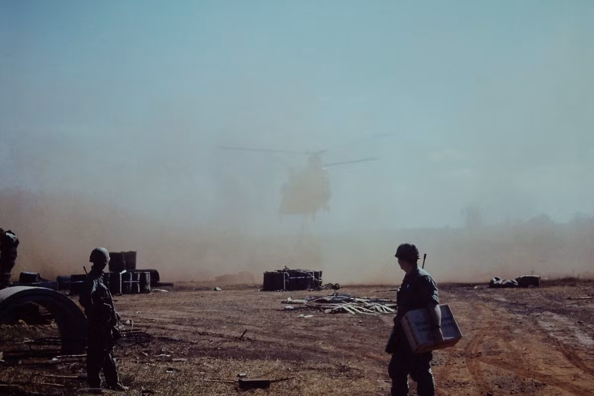 Sau khi cha một người bạn thân của cô, cũng là một cựu binh qua đời, Rennick và người bạn đã tìm thấy những thước phim cũ được ông chụp trong thời chiến.