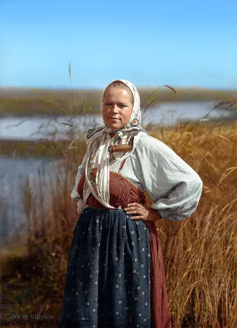 Hình ảnh nữ nông dân Nga trong mùa thu hoạch.