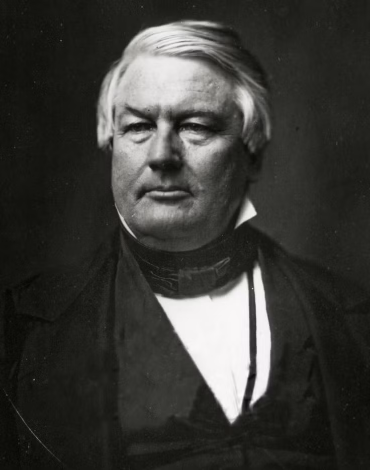 Millard Fillmore trở thành Tổng thống Mỹ năm 1850 sau khi Tổng thống Zachary Taylor qua đời. Điều thú vị là Tổng thống Fillmore đã kết hôn với giáo viên của mình có tên Abigail Powers. Bạn đời của Tổng thống Fillmore từng là giáo viên của ông chủ Nhà Trắng này khi ông theo học tại New Hope Academy. Hai người kết hôn vào năm 1826.