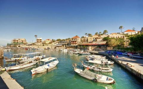 2. Thành phố cổ Byblos ở Lebanon ra đời từ năm 5000 TCN. Một số truyền thuyết cho rằng, Byblos được xây bởi Cronus như là thành phố đầu tiên của vương quốc Phê-ni-xi.