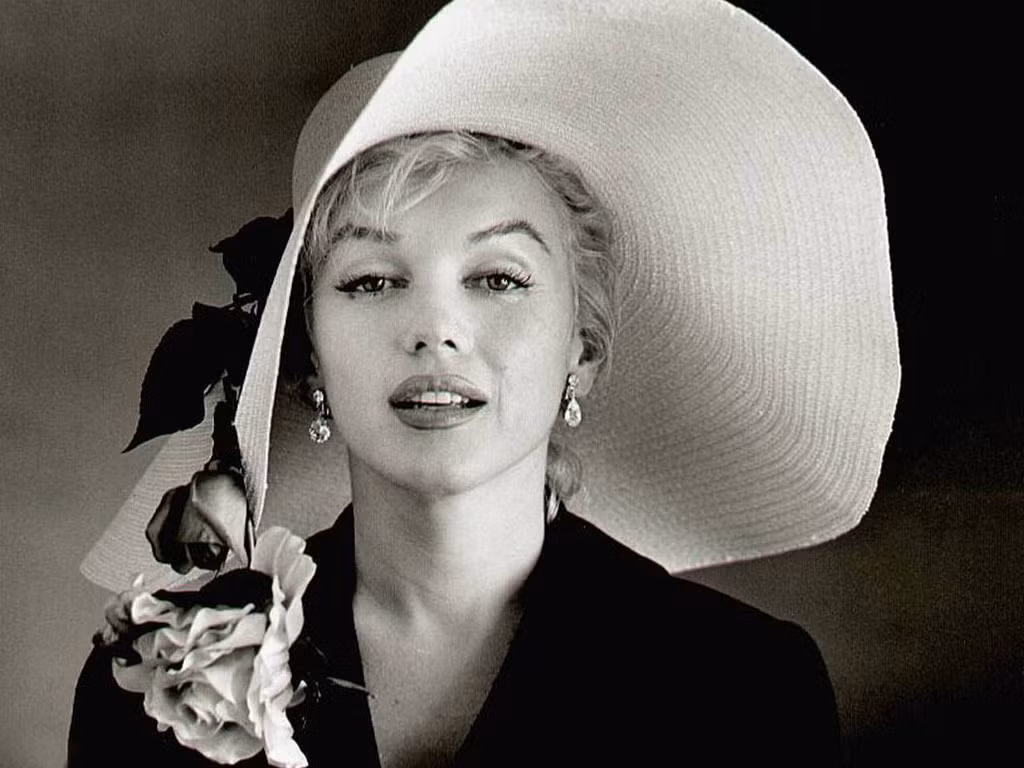 Tại đây, David Conover đã tìm thấy gương mặt nữ công nhân 18 tuổi Marilyn Monroe có nét đẹp nổi bật tại đây.