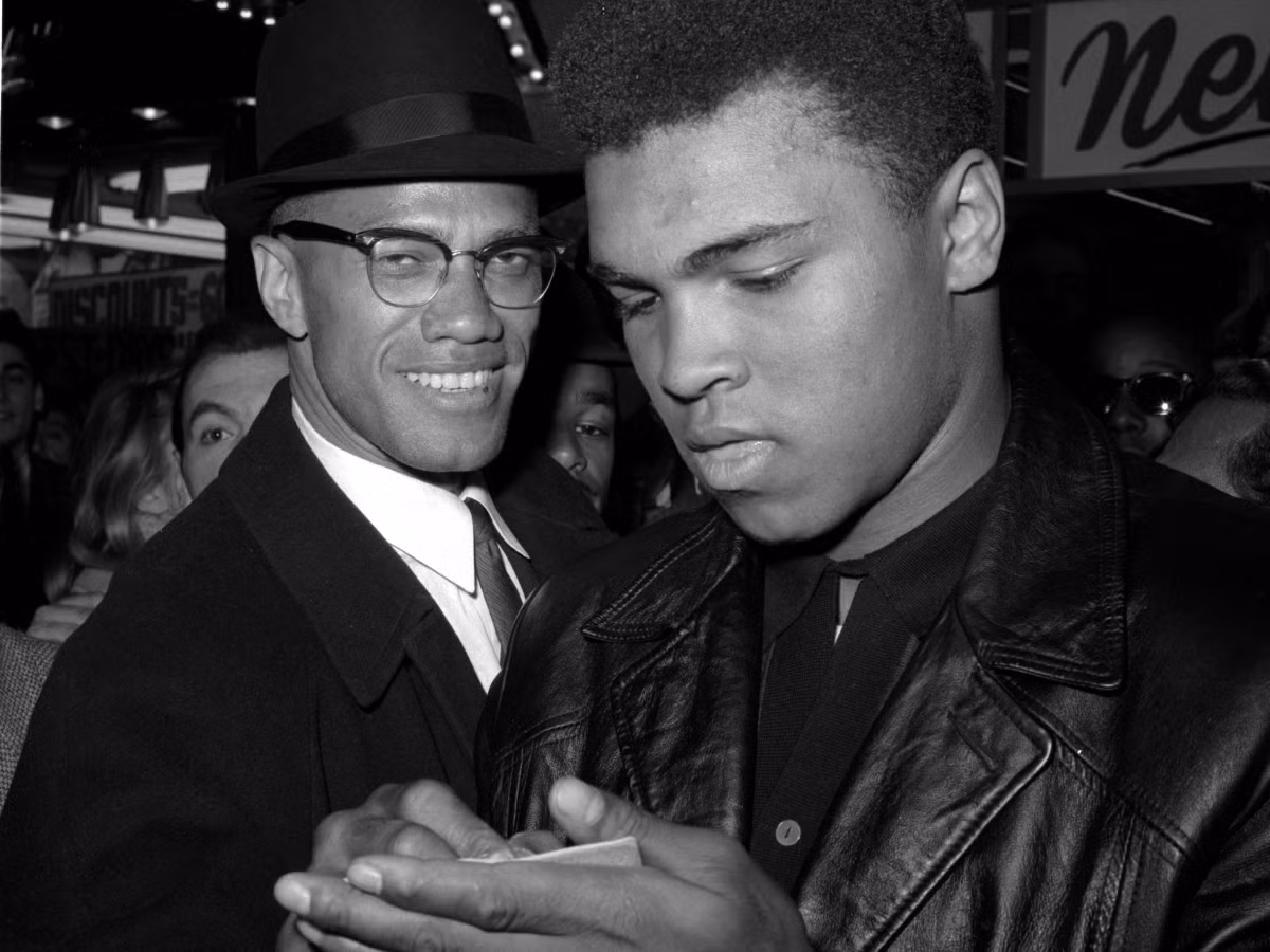 Không chỉ là người yêu hòa bình, phản đối chiến tranh, Muhammad Ali còn là nhà hoạt động xã hội tích cực khi tham gia chương trình của Liên Hợp quốc mang tên "Thông điệp Hòa bình", ủng hộ mạnh mẽ cho nỗ lực xóa đói, giảm nghèo trên toàn cầu.