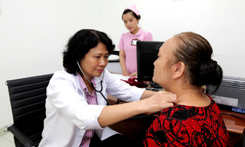 Kham uu dai mien phi ky niem 10 nam thanh lap Phong kham An Khang-Hinh-2