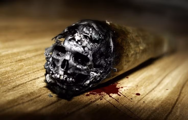 4. Hình ảnh hộp sọ xuất hiện trên vỏ hộp thuốc lá kèm theo dòng chữ: Hút thuốc lá có hại cho sức khỏe. Hầu như người nào cũng biết hút thuốc lá có hại cho sức khỏe nhưng vẫn sử dụng.