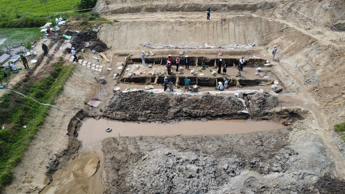 Mặc dù chưa xác định được niên đại nhưng hai con thuyền đã minh chứng xác thực cho tính chất giao thương của sông Dâu – dòng sông gắn liền với trung tâm hành chính và thương mại Luy Lâu xưa. Ảnh Báo Giao thông