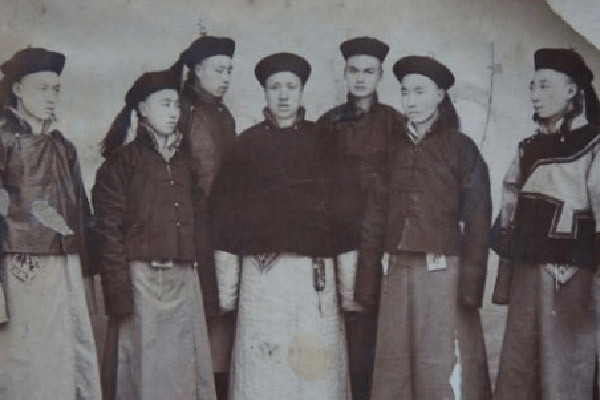 Trieu Thanh sup do, vuong cong quy toc quen xa hoa song sao?