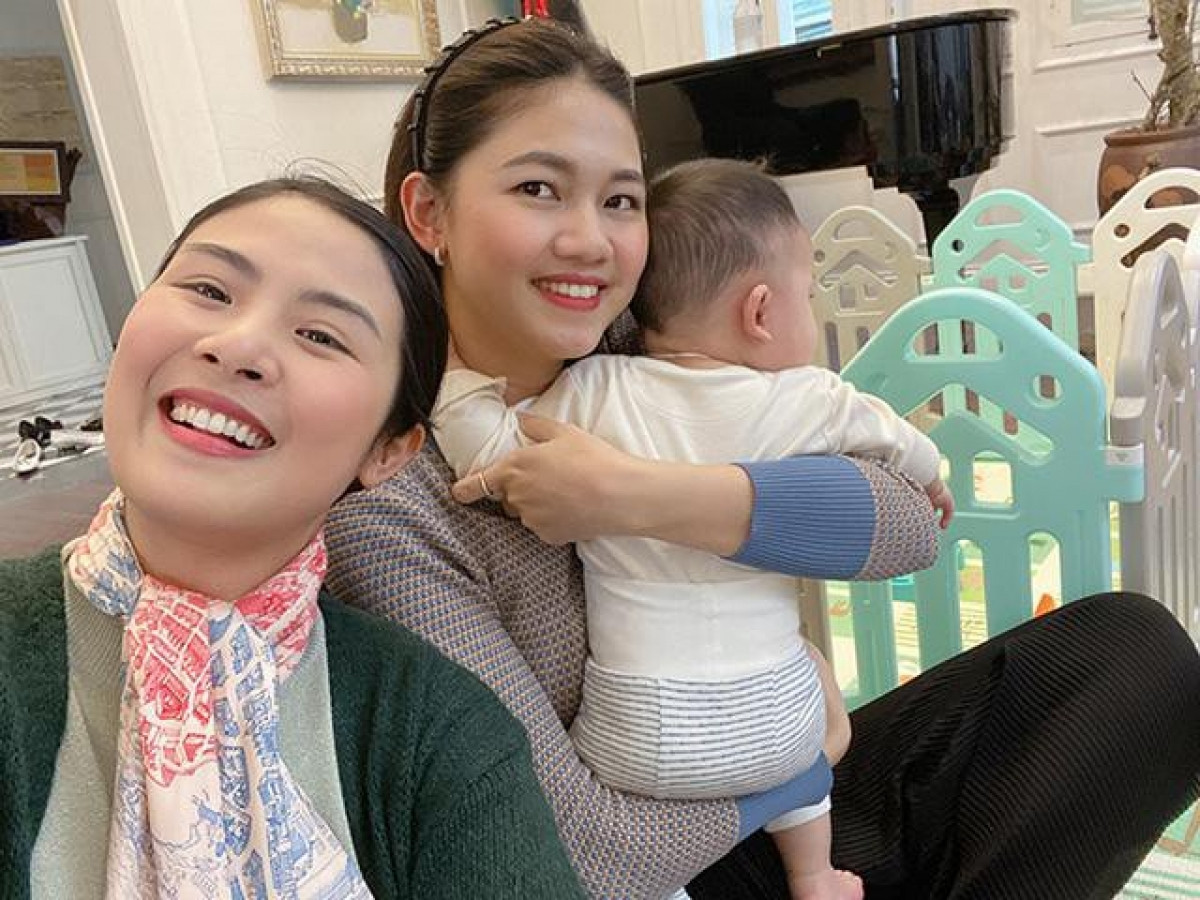 Dù đã là "mẹ bỉm sữa" nhưng có thể thấy, Thanh Tú vẫn trẻ trung và xinh đẹp như thời con gái.