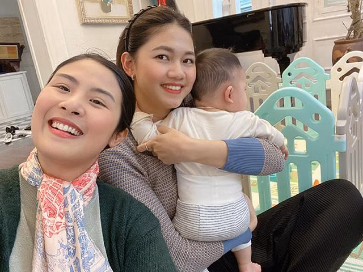 Dù đã là "mẹ bỉm sữa" nhưng có thể thấy, Thanh Tú vẫn trẻ trung và xinh đẹp như thời con gái.