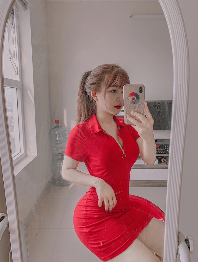 Chăm chỉ tập luyện, cô nàng đã cải thiện ngoạn mục vóc dáng của mình, trở nên gợi cảm và nóng bỏng hơn.