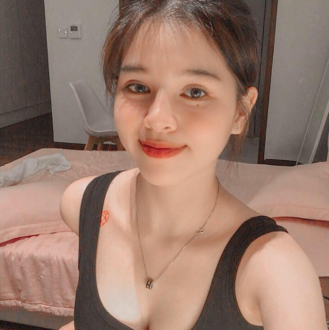 Phương Hoa giảm 10kg từ sau khi vào đại học, nhan sắc "thăng hạng" đến mức khó nhận ra.